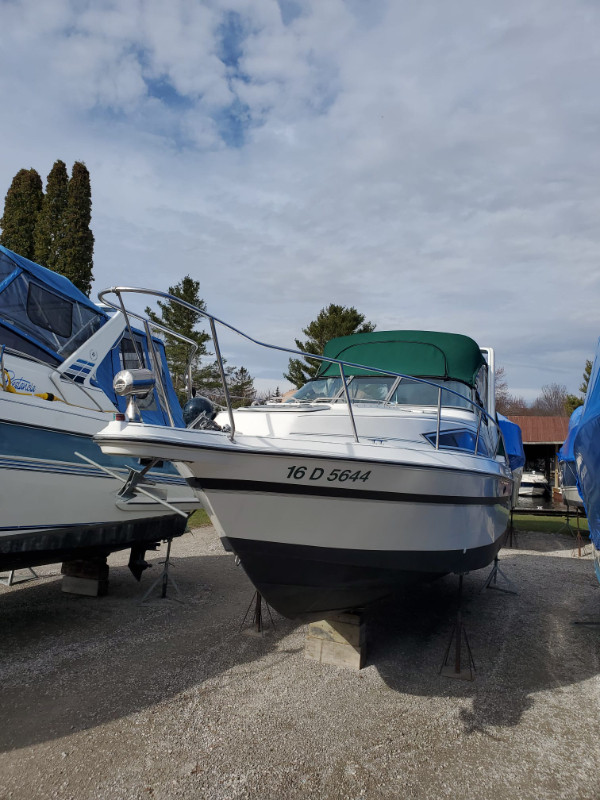 Boat "Caderette Holiday 260" 1990 in Powerboats & Motorboats in Barrie