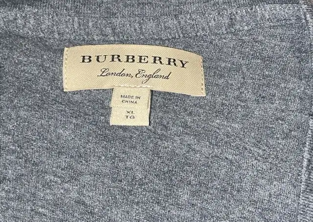 Burberry men’s long sleeve shirt sz XL in Men's in Mississauga / Peel Region - Image 5