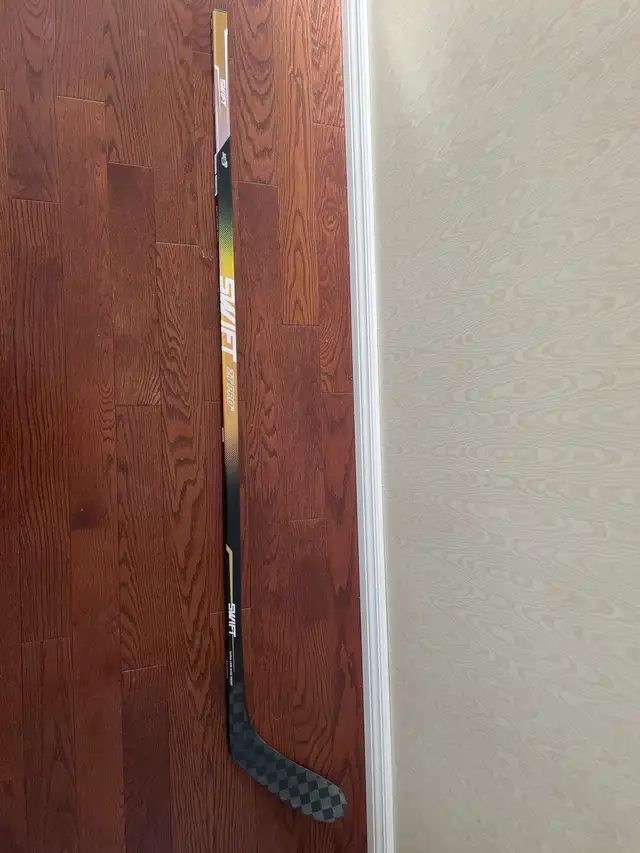 Swift ZT PRO2 Left Handed Intermediate Hockey Stick  in Hockey in City of Toronto - Image 2