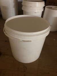 7.5”H x 7.5”  NEWplastic bucket handle/lid, multipurpose/durable