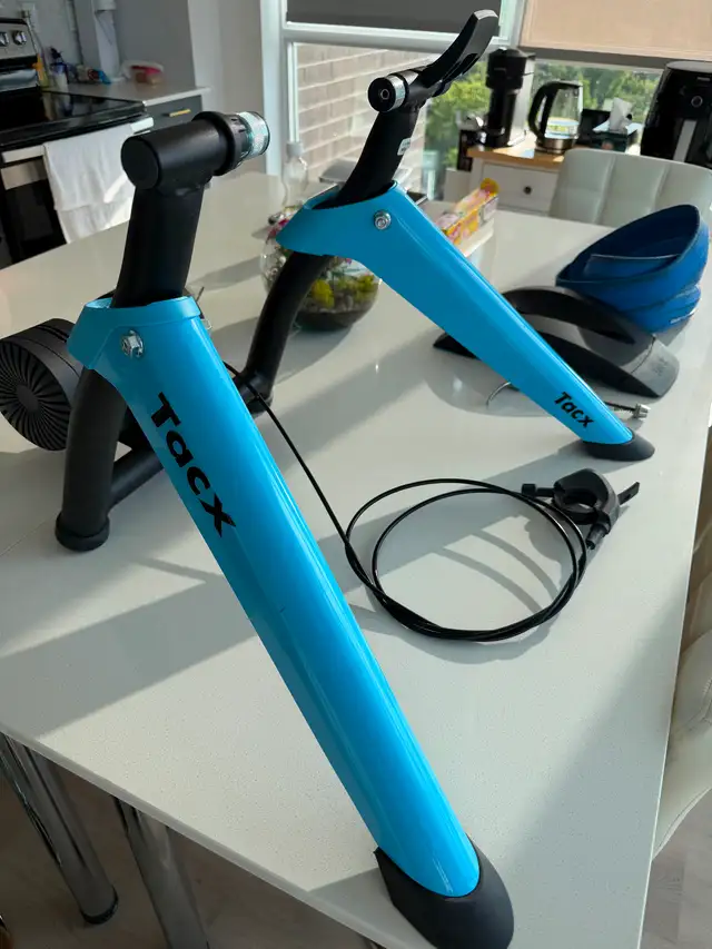 Garmin TACX Boost bike trainer in Road in Ottawa - Image 4