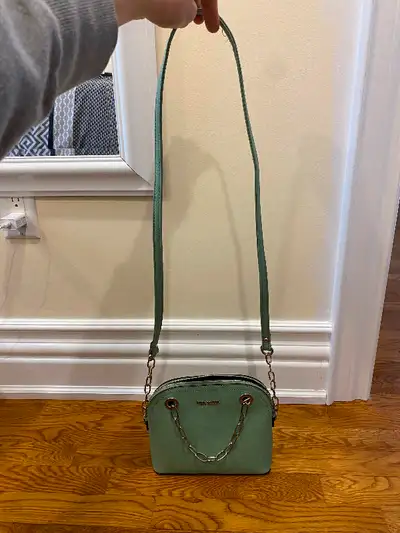 Brand new, never used Steve Madden mint green cross body bag with silver chain link & leather strap....