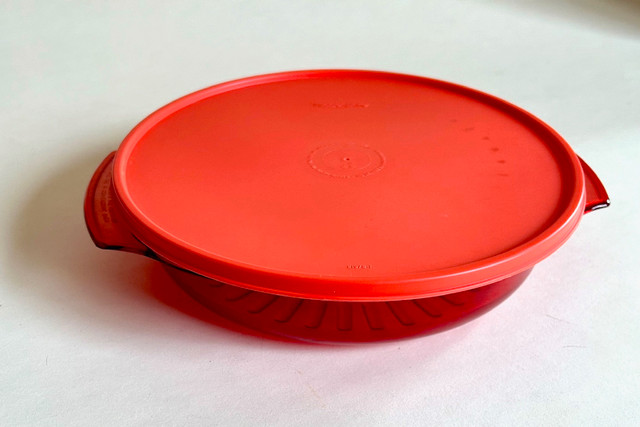 Tupperware : Contenant avec couvercle TupperOndes, comme neuf dans Vaisselle et articles de cuisine  à Longueuil/Rive Sud