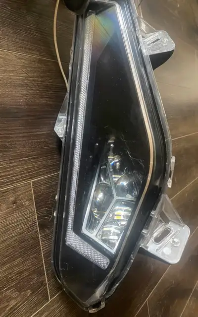 Brand new side by side headlights Polaris Ranger side by side XP 1000 Part # 2415406 (left head lamp...