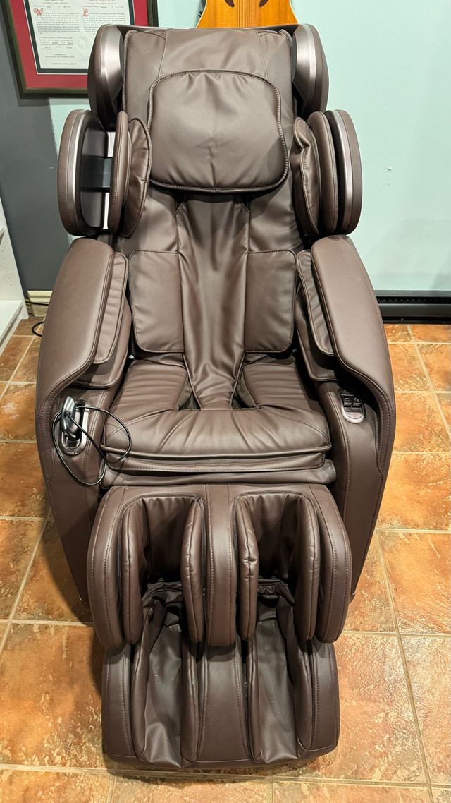 Neuve. Chaise massage tout automatisée haute gamme, zéro gravité dans Chaises, Fauteuils inclinables  à Granby