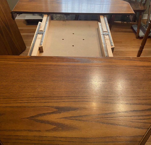 Dining Room Table, Display Cabinet and Hutch in Dining Tables & Sets in Markham / York Region - Image 4