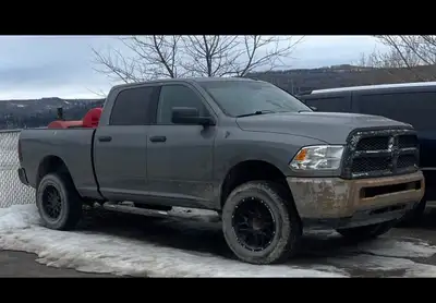 New used motor was put in just did the spark plugs O2 sensors fresh oil change come with extra trans...