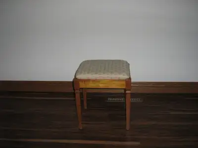 ANTIQUE "SINGER" SEWING MACHINE STOOL/BENCH, View more