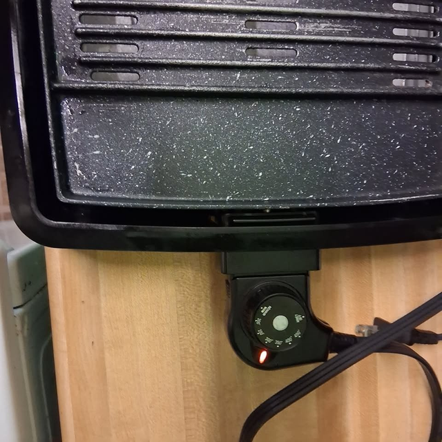 Starfrit model 024414 The ROCK Indoor Smokeless Electric BBQ Gri in BBQs & Outdoor Cooking in City of Toronto - Image 7