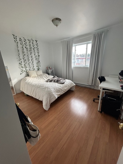 Secteur Cégep et UQTR. Rue René-Kimber. Beau grand 4 et demi à louer, très propre, tranquille et non...