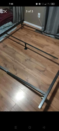 Adjustable bed frame 