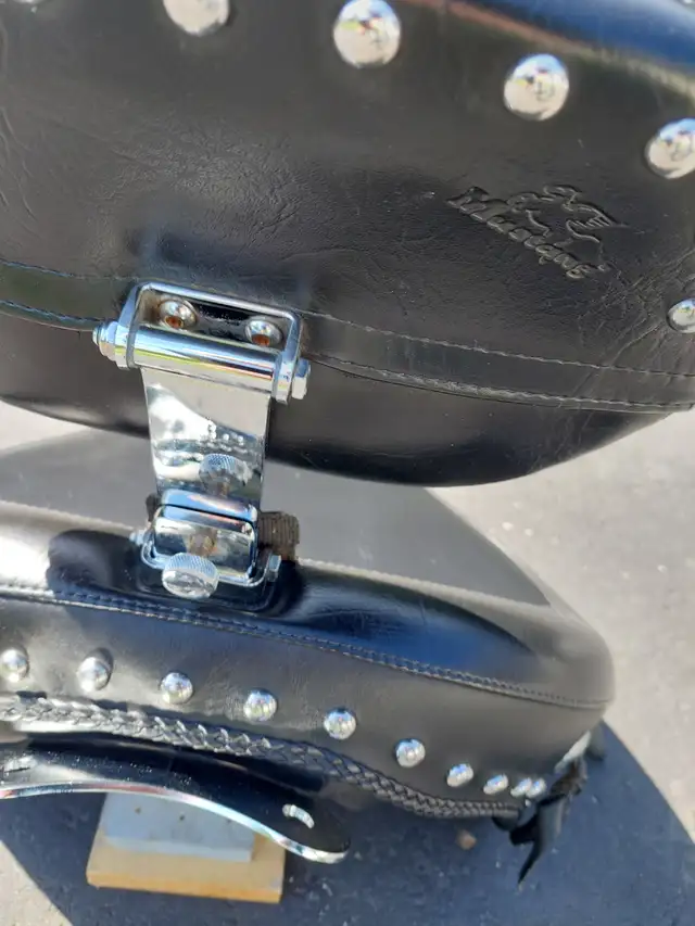 siège Mustang # 79485  Harley Softail ou autre de 2007 à  2017 in Motorcycle Parts & Accessories in Sherbrooke - Image 8