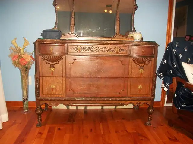 set de chambre antique in Beds & Mattresses in Drummondville - Image 2