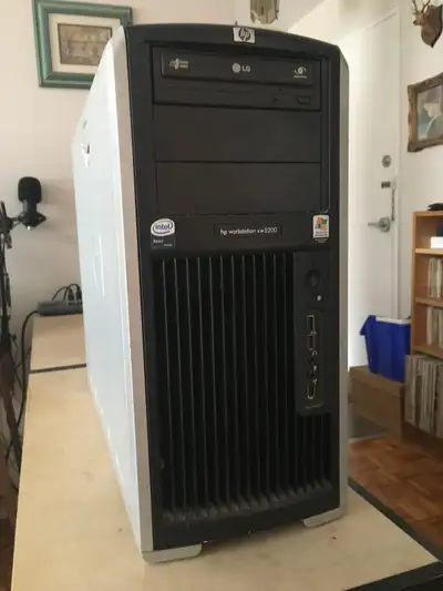 HP xw8200 Workstation, View more