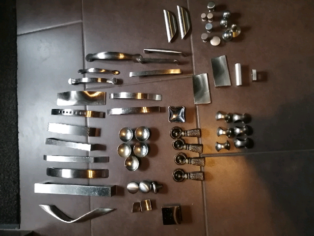 Lot de poignées différentes in Other in Sherbrooke - Image 2