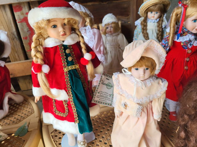 10 China Dolls for sale dans Art et objets de collection  à Sudbury - Image 2