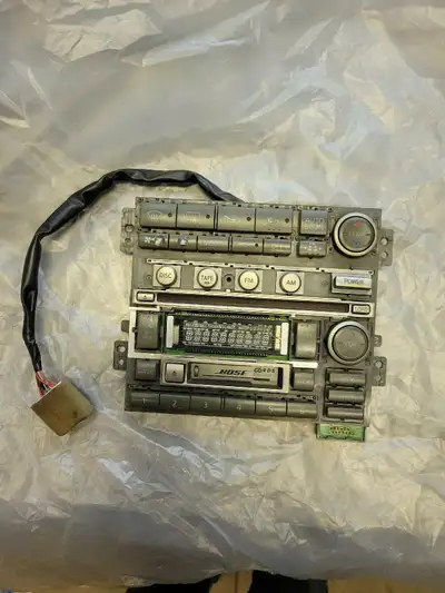 2003-2004 INFINITI G35 BOSE FINISHER RADIO CD TAPE PLAYER CALSONIC KANSEI OEM
