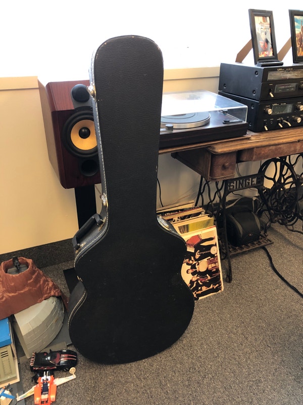 Gretsch Electromatic Guitar G5122 with Bigsby and Hardcase Guitars