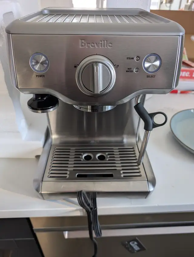 Breville Duo-Temp Pro Espresso Machine in Coffee Makers in Trenton - Image 2