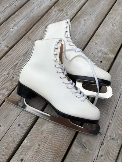 Daoust Figure Skates Size 8, View more
