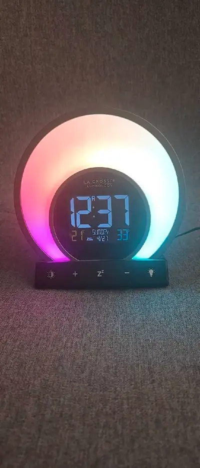 Very cool alarm clock, easy to use, bought a new one so selling this one, $20.00, pick up in Harbour...
