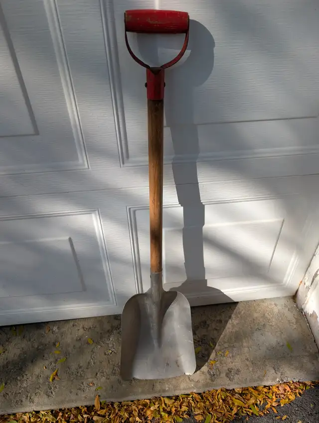 Snow Shovels in Outdoor Tools & Storage in Ottawa - Image 4