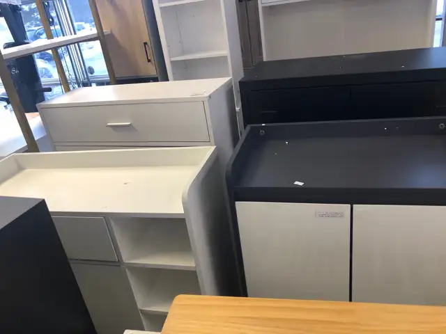 Warehouse sale: cabinets, kitchen islands  in Multi-item in Markham / York Region - Image 9