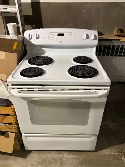 Cuisinière électrique GE – bon état – fonctionne parfaitement, View more