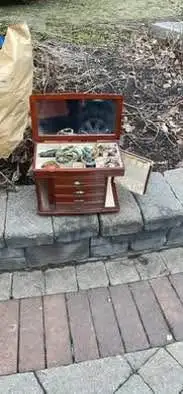 Jewelry box