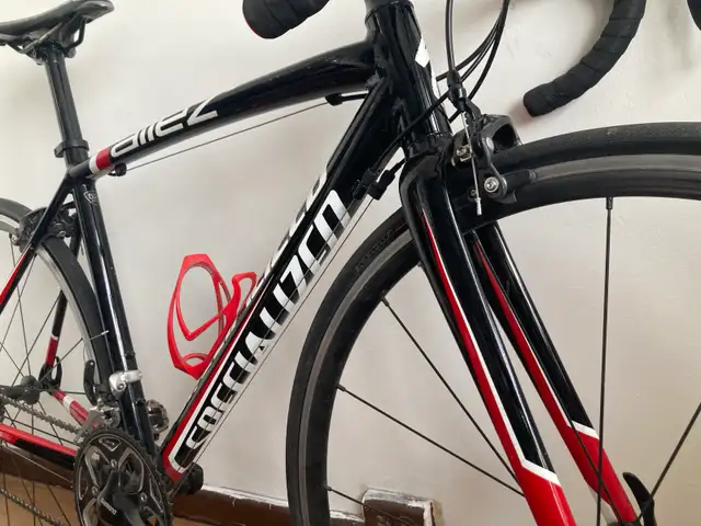 rarely used - Specialized Allez Road Bike - 52cm Frame in Road in City of Toronto - Image 5