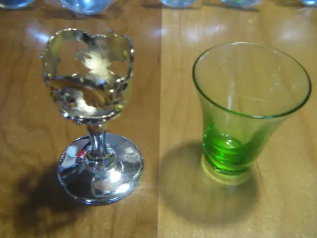 6 petits verres à boisson à pied détachable. in Other in Trois-Rivières - Image 3