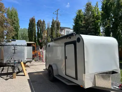 Needs some work to finish up. Kitchen hatch need hydraulic lift and a few trims.
