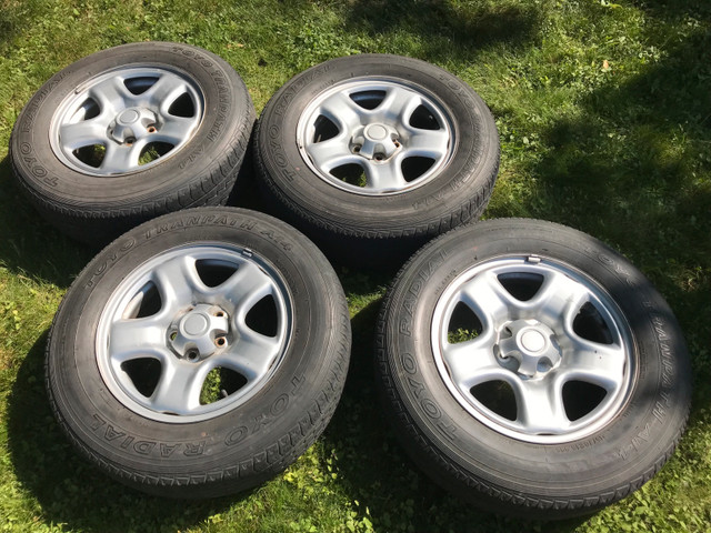 4x Toyota RAV4 "5-Spoke" Wheel (5x114.3mm) + Toyo 215/70R16 dans Pneus et jantes  à Ville de Montréal - Image 4