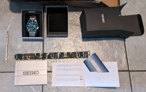 New Seiko green automatic watch with extra nato strap tool dans Bijoux et montres  à Longueuil/Rive Sud