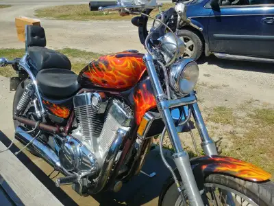 1988 Suzuki Intruder 1400cc. This bike has only 31,000 km and in mint condition. Everything works. S...