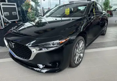 Mazda 3 GT AWD 2024 – État neuf, garantie & protections complètes J’offre un incitatif de 972$ (45j)...