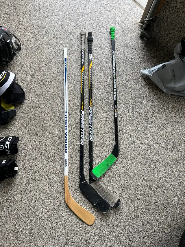 Youth Hockey Equipment (full set) in Hockey in Calgary - Image 9