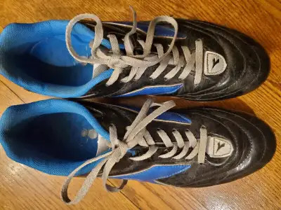 Men soccer shoes size 8 US, View more