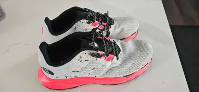 Brand new Mens North Face Vectiv Running Shoes Size 8.5 I paid $175, looking to get $100