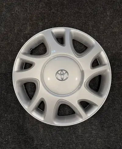 OEM Genuine Toyota hubcap / wheel cap / wheel cover. 15 inch. 10 spoke. Came with 1999-2001 Toyota S...