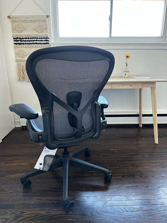 Herman Miller - Ergonomic Office Chair in Chairs & Recliners in Mississauga / Peel Region - Image 5
