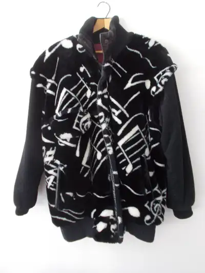 manteau hiver femme unique fait par un designer, View more
