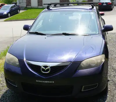 Salut, je vends ma Mazda 3 manuelle. Elle va encore bien. Traitement antirouille à chaque année. Fre...