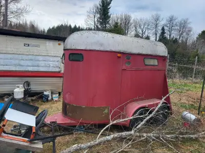 Horse trailer, bit rough looking but floor is solid. Junk will be removed before sale of course. Ple...