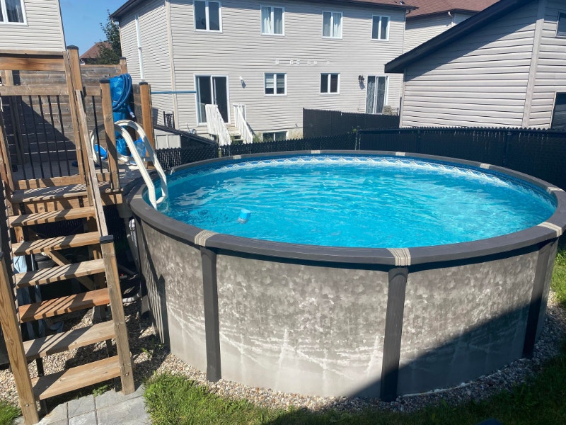 18 ft Above ground pool, pool accessories, and hand built stairs Hot