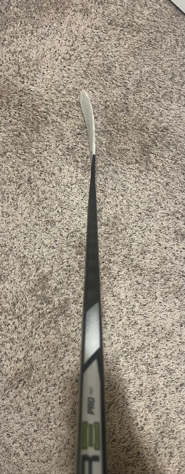 CCM Ribcore Pro Hockey Stick in Hockey in Markham / York Region - Image 5