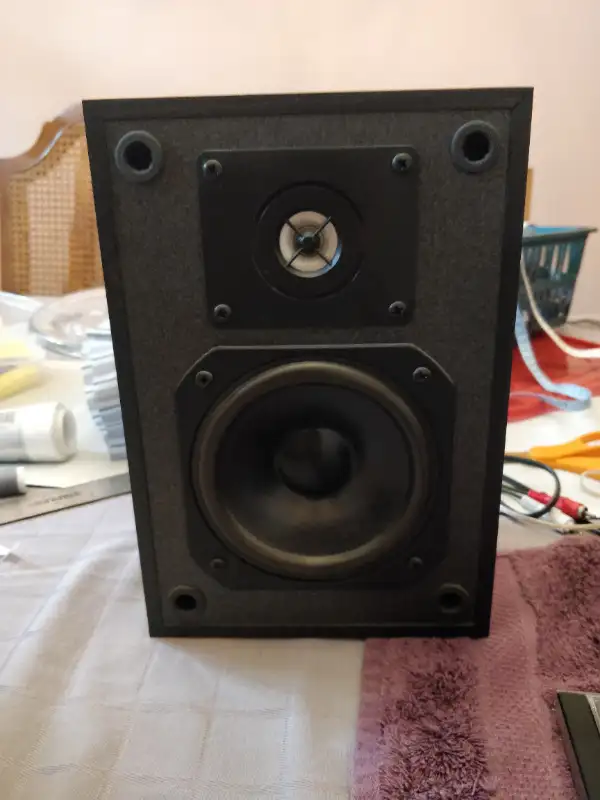 Signet SL240B/U Bookshelf Speakers in Speakers in Markham / York Region - Image 2
