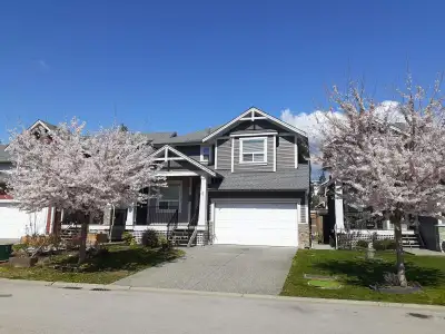 Newer built large 2-Bedroom 1 bath suite