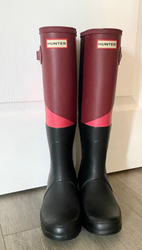Hunter Womens Tall Asymmetrical Red color block boots