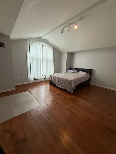This spacious master bedroom in a spacious 5-bedroom home is located near Speedvale & Woolwich in Gu...